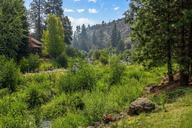 Building Photo - Deschutes River Fully Furnished 3 Bed 2.5 ...