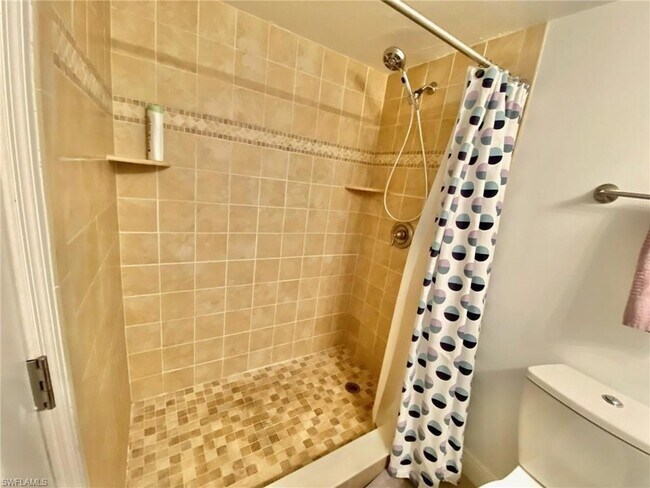 Building Photo - 145 Cypress Way E