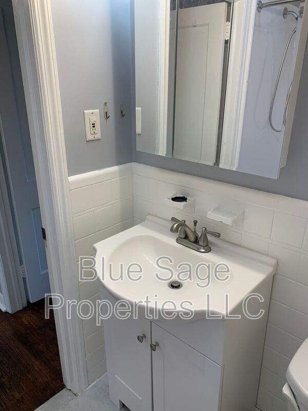 Building Photo - 2203 Bond Ave