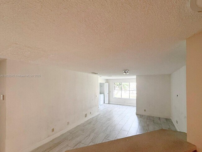 Building Photo - 3440 Pinewalk Dr N