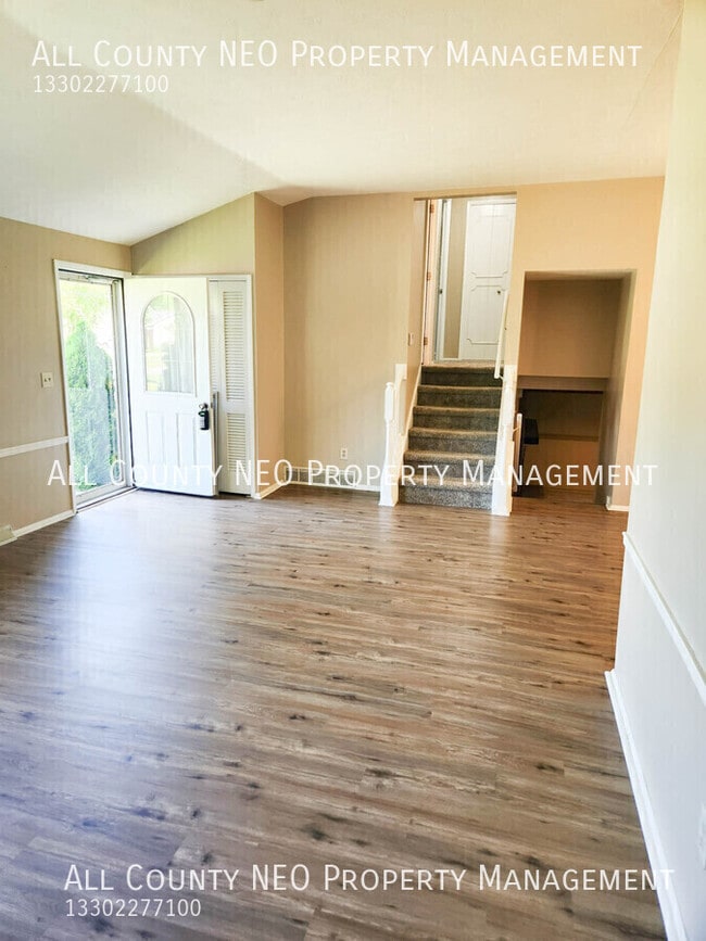 Building Photo - 5727 Carolyn Dr