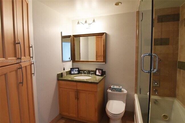 Building Photo - 540 Brickell Key Dr