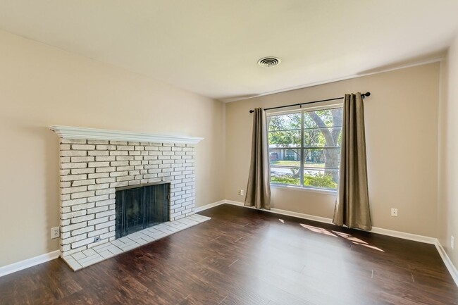 Building Photo - 3210 Nantucket Dr