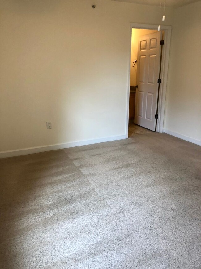 Building Photo - 431 Harts Cove Way