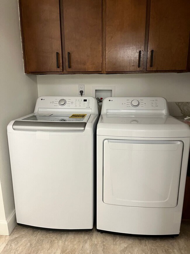 Building Photo - Stunning Forest Retreat in Lake Oswego 3 beds 2 baths + Den; Video!