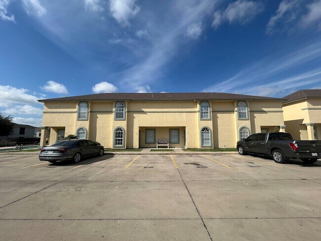 Primary Photo - 1000 Ranchway Dr