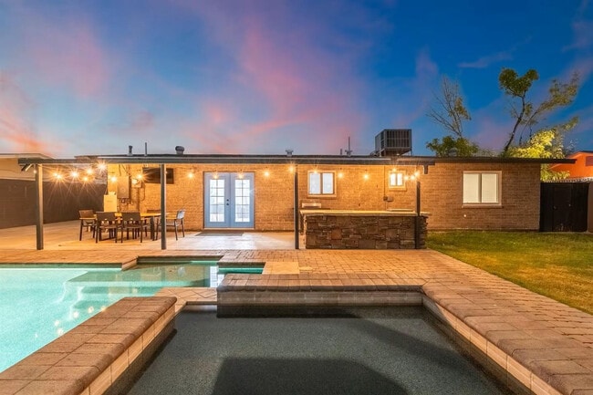 Building Photo - 1233 E Marny Rd