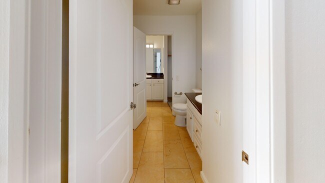 Building Photo - 33 Clay Ct