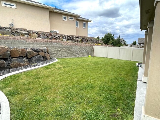 Building Photo - Beautiful Corner Lot Home for Rent in Badg...