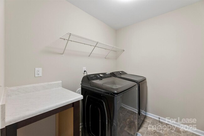 Building Photo - 8562 River Ridge Dr