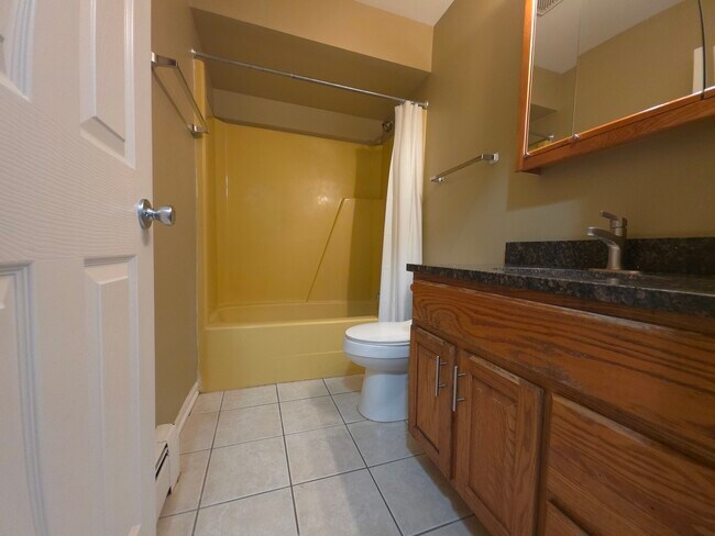 Building Photo - 1665 Coach Dr