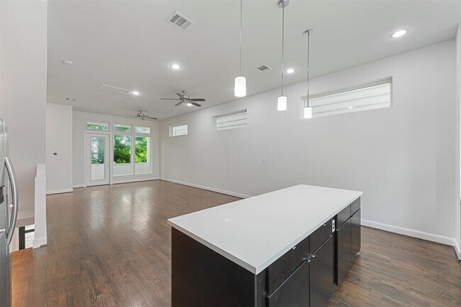 Building Photo - 3141 Leeland St