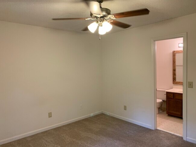 Building Photo - 121 Winners Cir