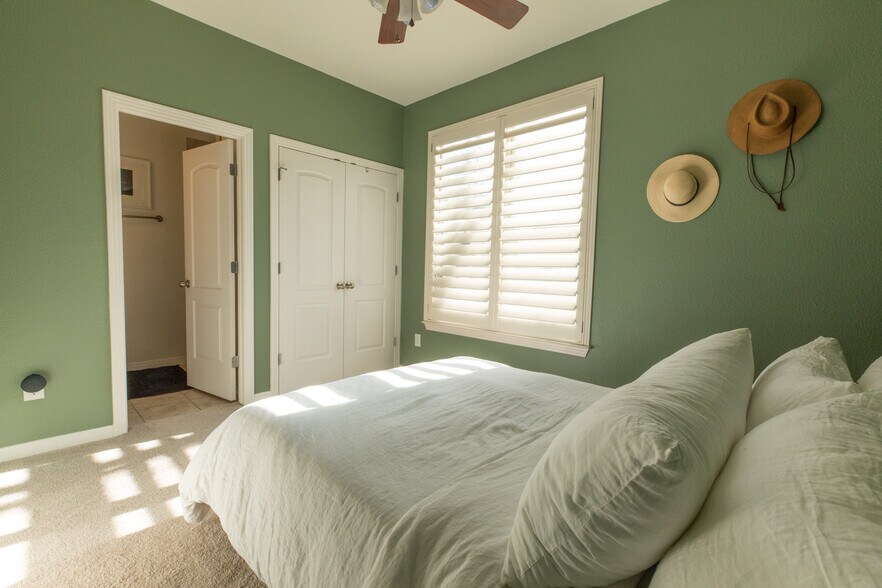 Building Photo - 1115 Kinney Ave