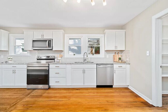 Building Photo - 1033 S Josephine Boyd St