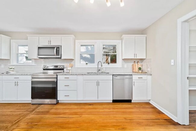 Building Photo - Charming 3-Bedroom Home with Modern Amenities and Spacious Backyard