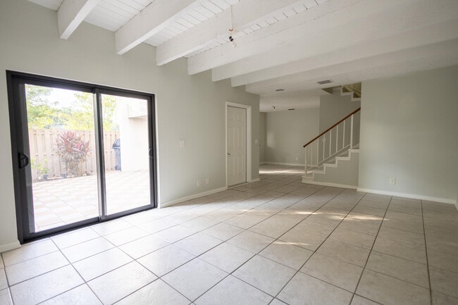 Building Photo - 1640 Shaker Cir