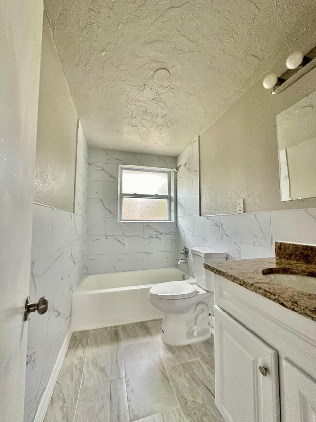 Building Photo - 1372 Browning St