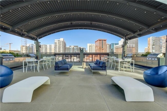 Building Photo - 943 Peachtree St NE