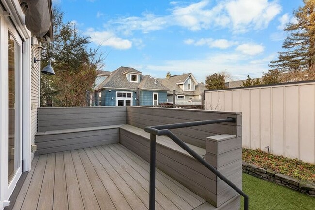 Building Photo - 1516 NW 25th Ave