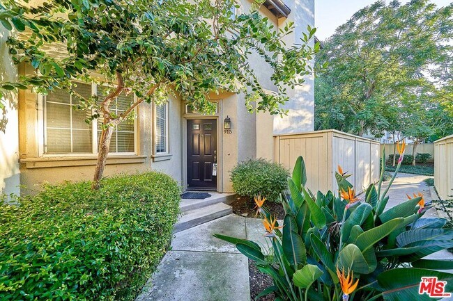 Building Photo - 915 Somerville