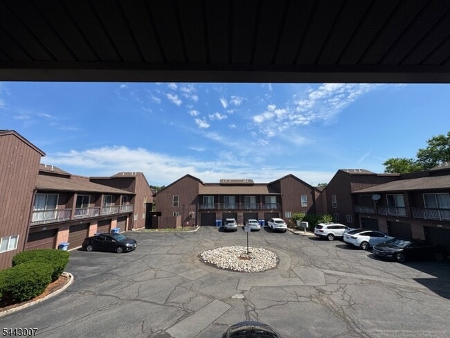Building Photo - 3811 Bloomingdale Dr