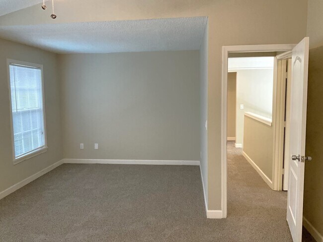 Building Photo - 3733 Lancewood Dr