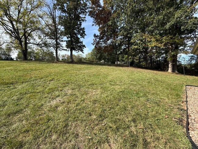 Building Photo - Three Bedroom Bellefonte Ranch