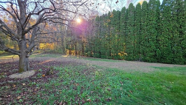 Building Photo - 13 E Brookfield Rd