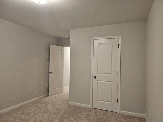 Building Photo - 1290 Jordan Brook Dr