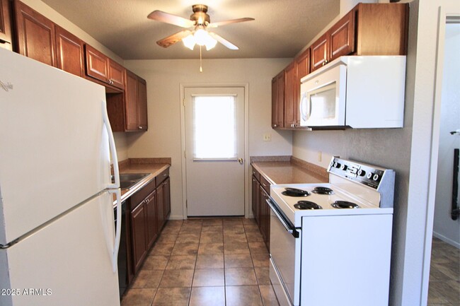 Building Photo - 1024 N Pueblo Dr