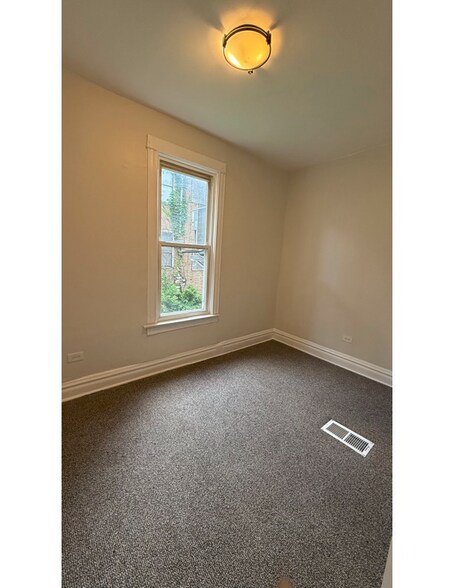 Building Photo - 7947 S Burnham Ave
