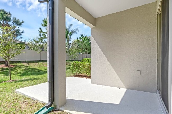 Building Photo - Spacious, Nearly New and Gated 3/2.5/2 Plu...