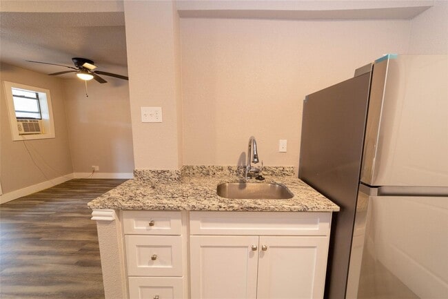 Building Photo - RARE RENTAL OPPORTUNITY ACROSS FROM LAKE WORTH