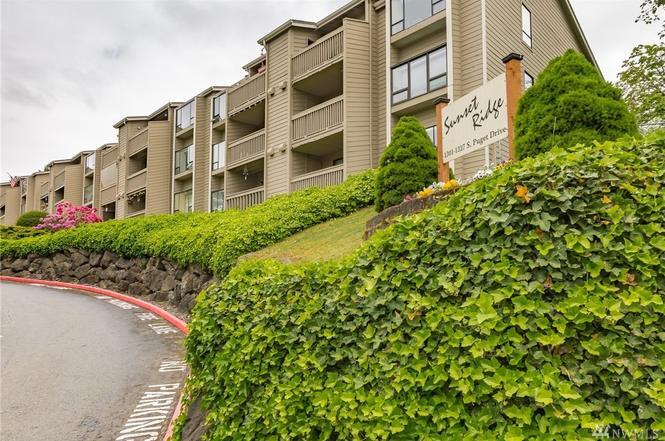 Building Photo - 1315 S Puget Dr