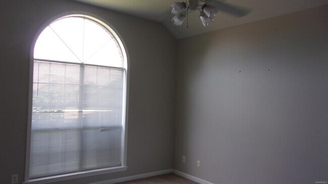 Building Photo - 826 Bluegrass Dr