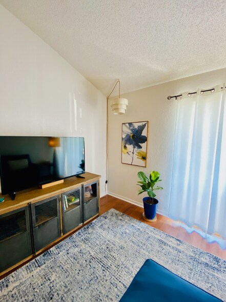 Building Photo - 10265 Gandy Blvd N