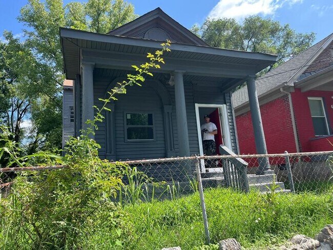Primary Photo - 1711 W Kentucky St
