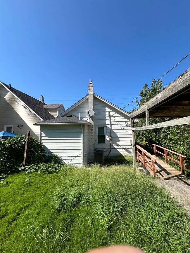 Building Photo - Charming 2 Bedroom In Little Italy Near Old Market and Downtown!!