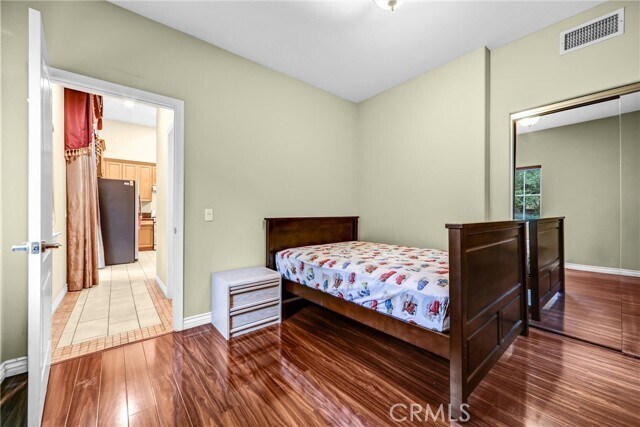 Building Photo - 5517 Welland Ave