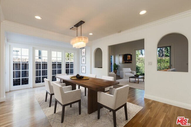 Building Photo - 1557 N Stanley Ave