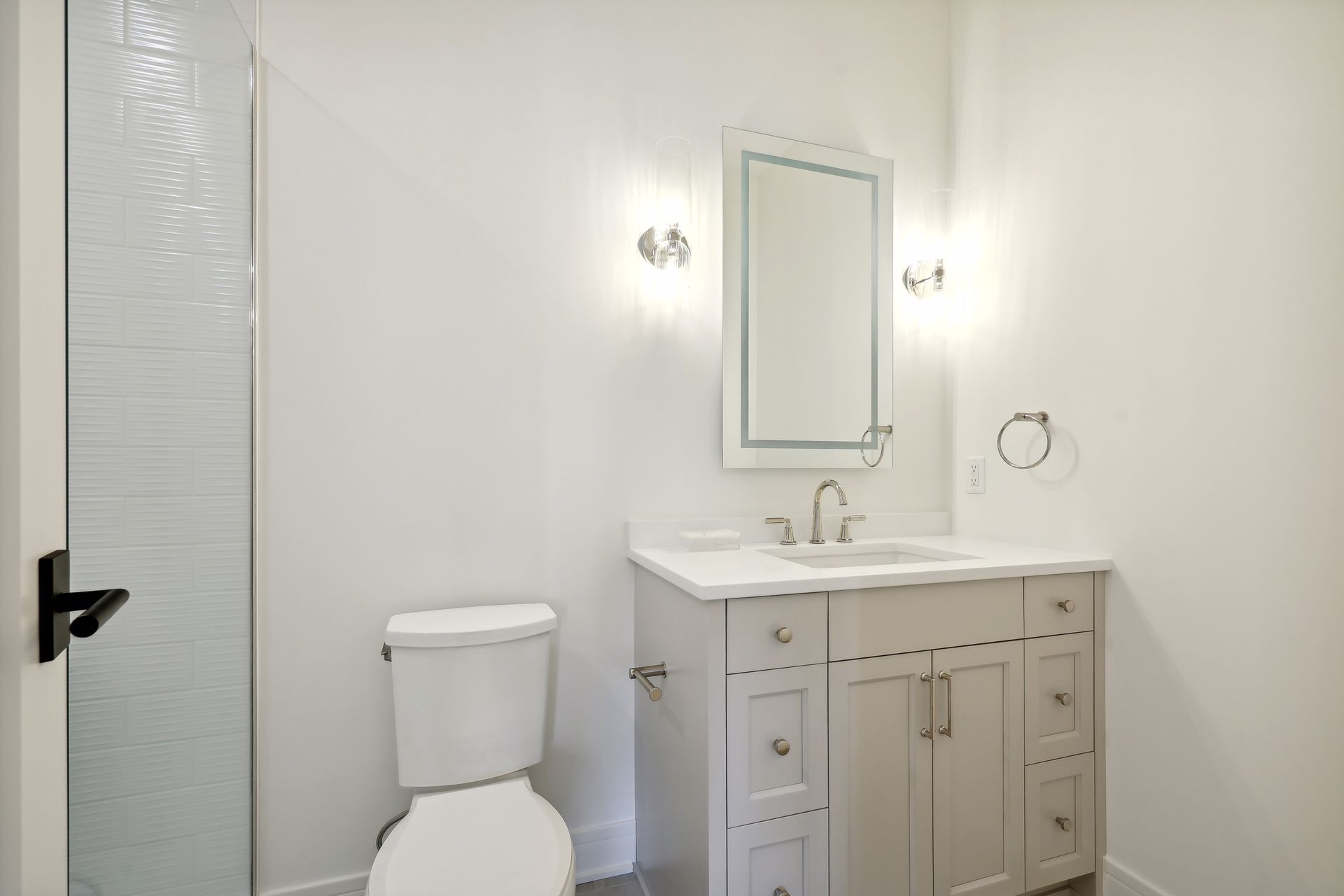 En-suite 3/4 bath in the second bedroom - 511 2nd St