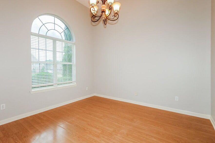 Building Photo - 6658 Raner Cove