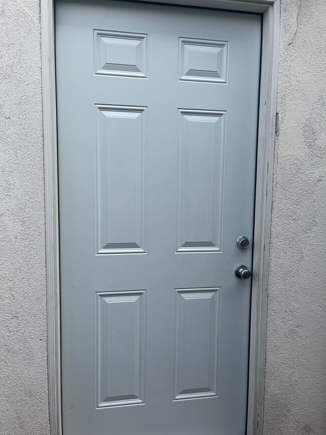 Building Photo - 607 S Fir Ave