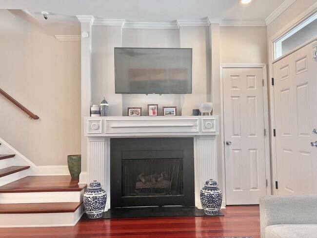 Building Photo - SUMMER SPECIAL - $500 off first month's rent!!
