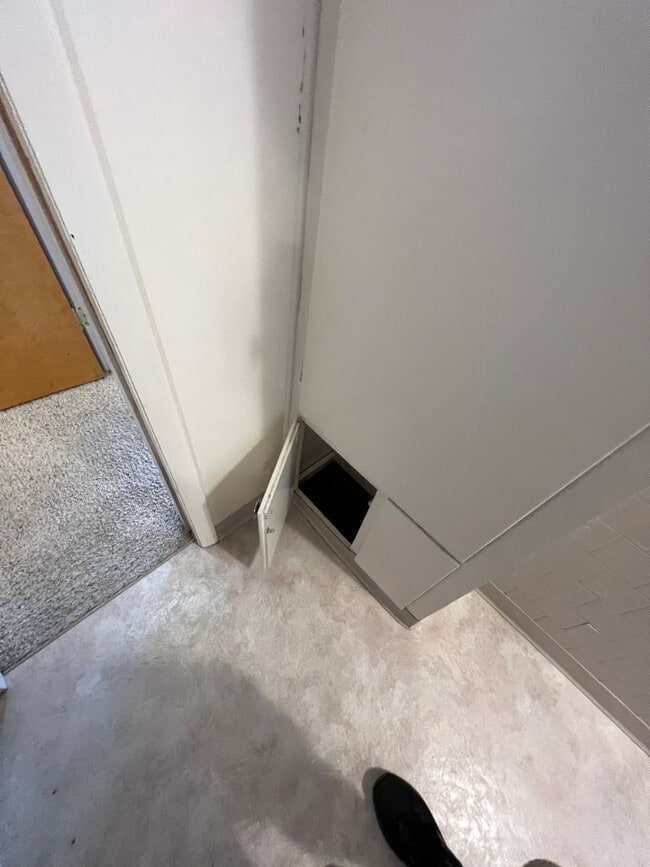 Building Photo - 429 E Pine St