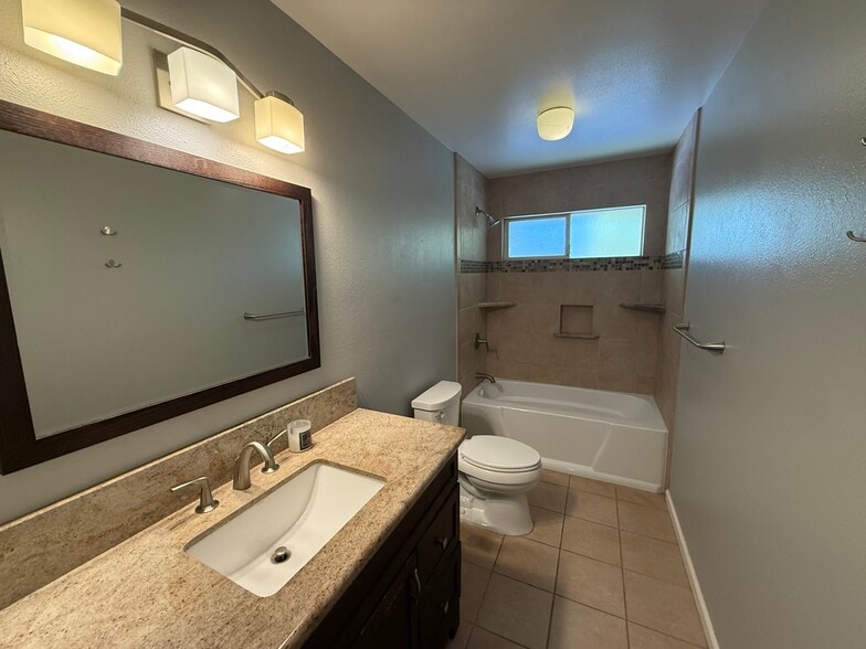 Building Photo - 2657 Moolio Pl