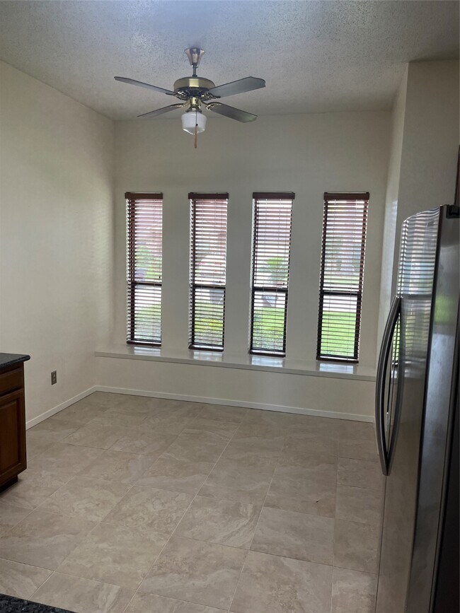 Building Photo - 4250 Bridledon Ln