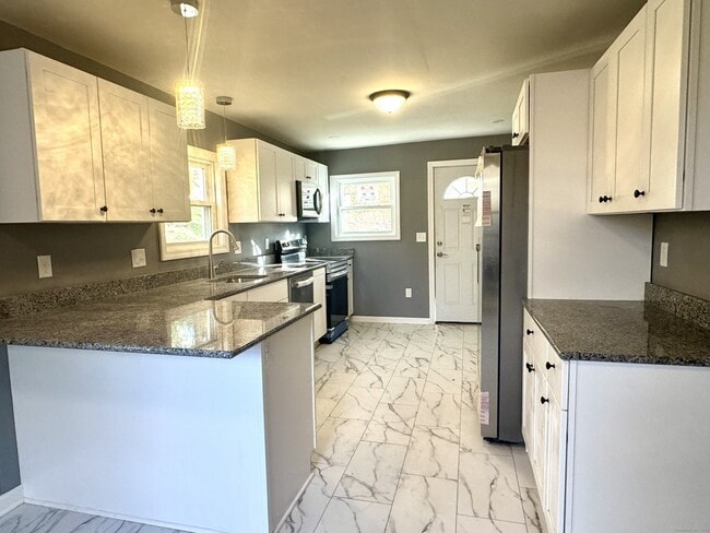 Building Photo - 137 High St