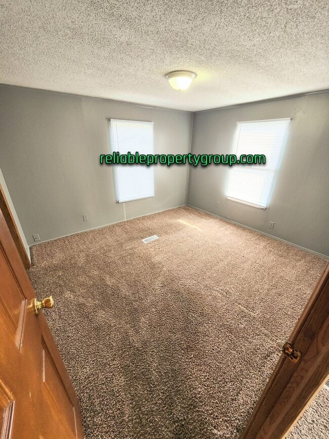 Building Photo - New Listing in Fort Wayne